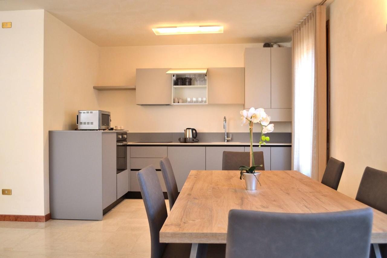 Portico Oscuro Deluxe Apartment - Centro Citta トレヴィーゾ エクステリア 写真