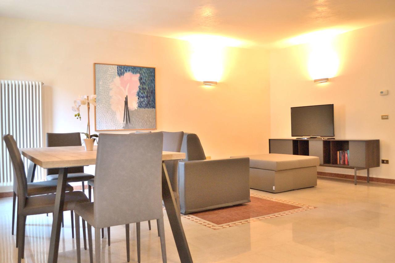 Portico Oscuro Deluxe Apartment - Centro Citta トレヴィーゾ エクステリア 写真