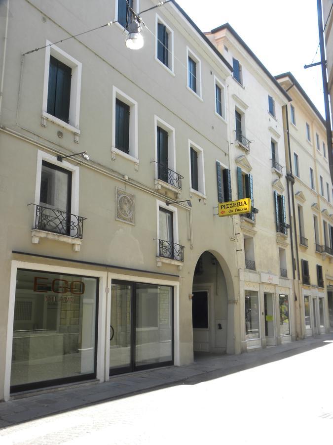 Portico Oscuro Deluxe Apartment - Centro Citta トレヴィーゾ エクステリア 写真