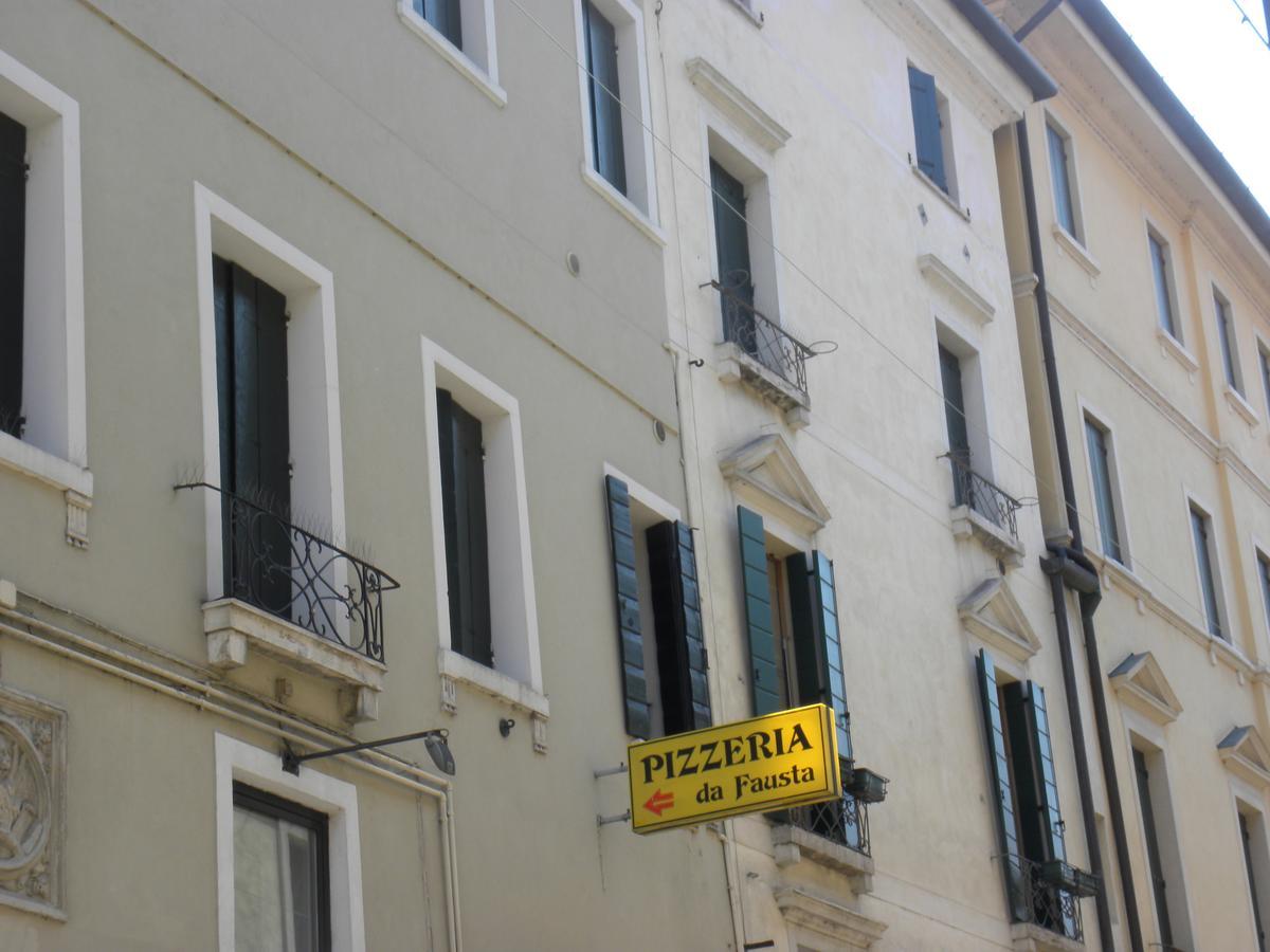 Portico Oscuro Deluxe Apartment - Centro Citta トレヴィーゾ エクステリア 写真