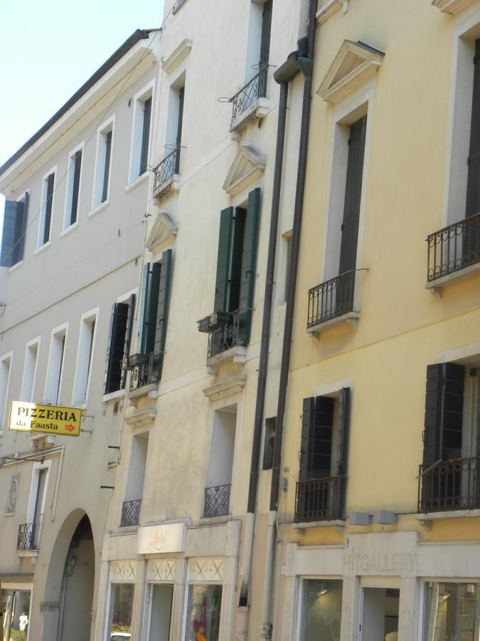 Portico Oscuro Deluxe Apartment - Centro Citta トレヴィーゾ エクステリア 写真