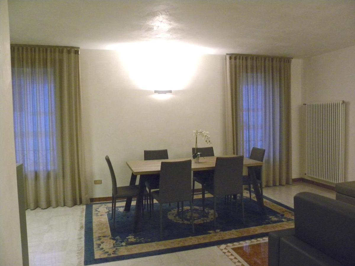 Portico Oscuro Deluxe Apartment - Centro Citta トレヴィーゾ エクステリア 写真